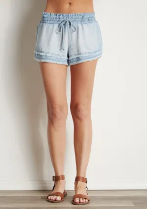 BELLA DAHL - Fray Hem Flowy Short in Light Mist Wash